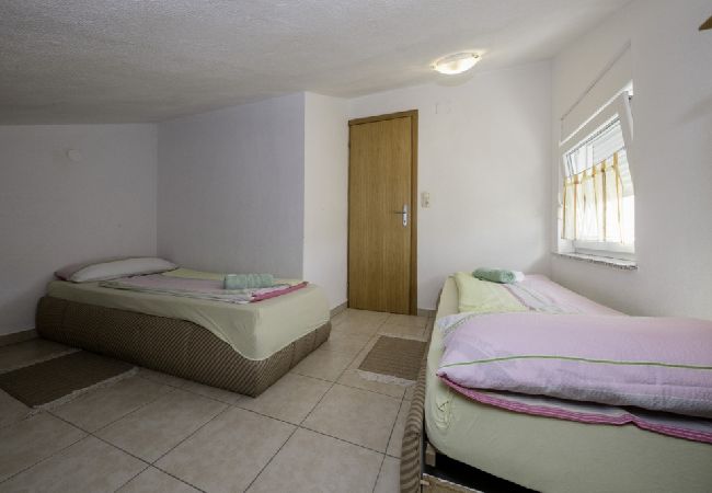 Ferienwohnung in Lopar - Ferienwohnung in Lopar mit Terrasse, Klimaanlage, W-LAN, Waschmaschine (4612-4) Ferienwohnung in Lopar - Ferienwohnung in Lopar mit Terrasse, Klimaanlage, W-LAN, Waschmaschine (4612-4)