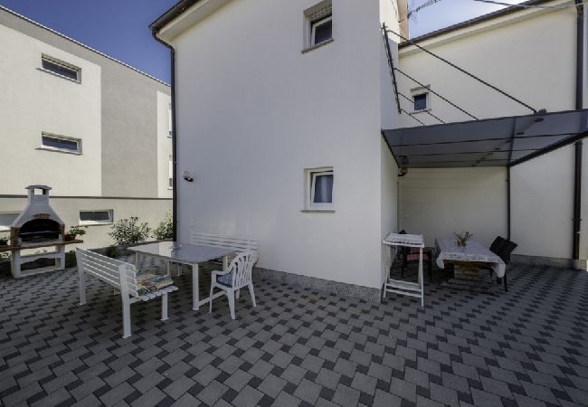 Ferienwohnung in Lopar - Ferienwohnung in Lopar mit Terrasse, Klimaanlage, W-LAN, Waschmaschine (4612-4) Ferienwohnung in Lopar - Ferienwohnung in Lopar mit Terrasse, Klimaanlage, W-LAN, Waschmaschine (4612-4)