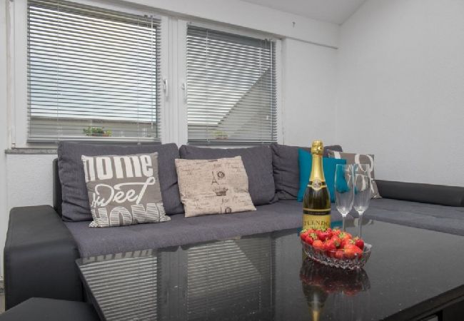 Ferienwohnung in Crikvenica - Ferienwohnung in Crikvenica mit Meerblick, Terrasse, Klimaanlage, W-LAN (4628-55) Ferienwohnung in Crikvenica - Ferienwohnung in Crikvenica mit Meerblick, Terrasse, Klimaanlage, W-LAN (4628-55)