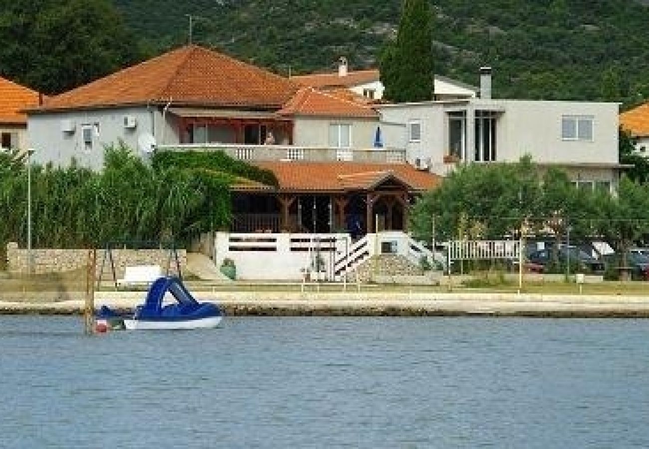 Ferienwohnung in Pašman - Ferienwohnung in Pašman mit Meerblick, Terrasse, Klimaanlage, W-LAN (4650-2)