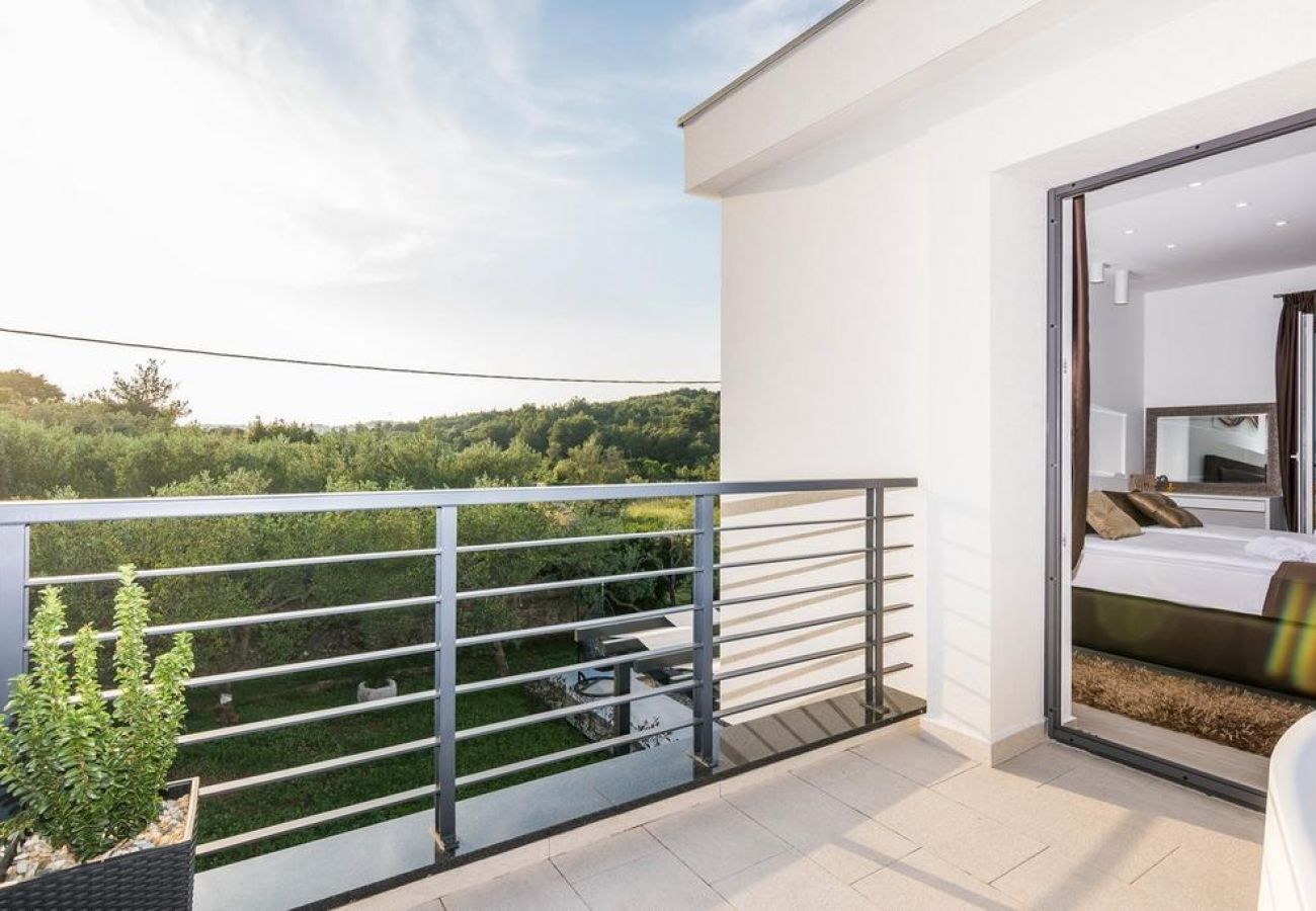 Ferienhaus in Ždrelac - Ferienhaus in Ždrelac mit Meerblick, Terrasse, Klimaanlage, W-LAN (4652-1)