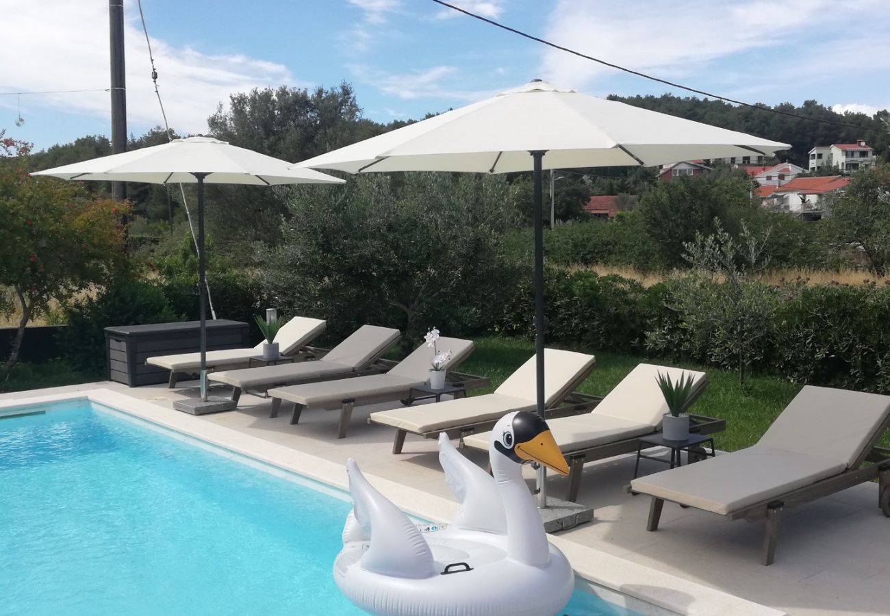 Ferienhaus in Ždrelac - Ferienhaus in Ždrelac mit Meerblick, Terrasse, Klimaanlage, W-LAN (4652-1)