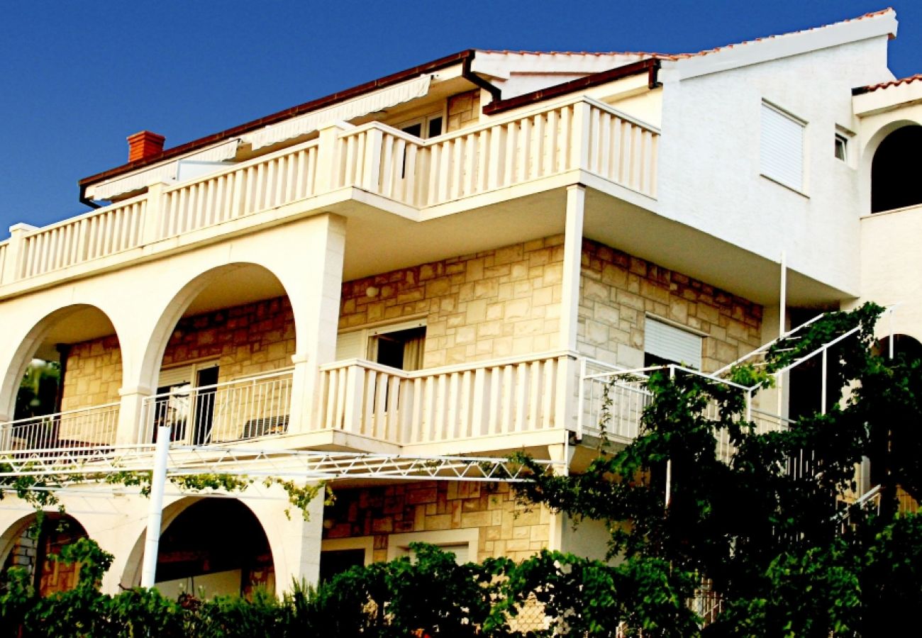 Ferienwohnung in Trogir - Ferienwohnung in Trogir mit Meerblick, Terrasse, Klimaanlage, W-LAN (4655-1)