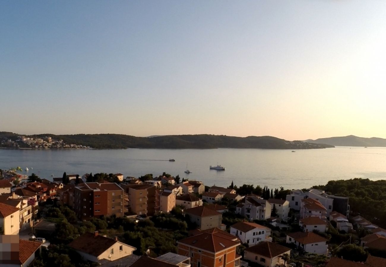 Ferienwohnung in Trogir - Ferienwohnung in Trogir mit Meerblick, Terrasse, Klimaanlage, W-LAN (4655-1)