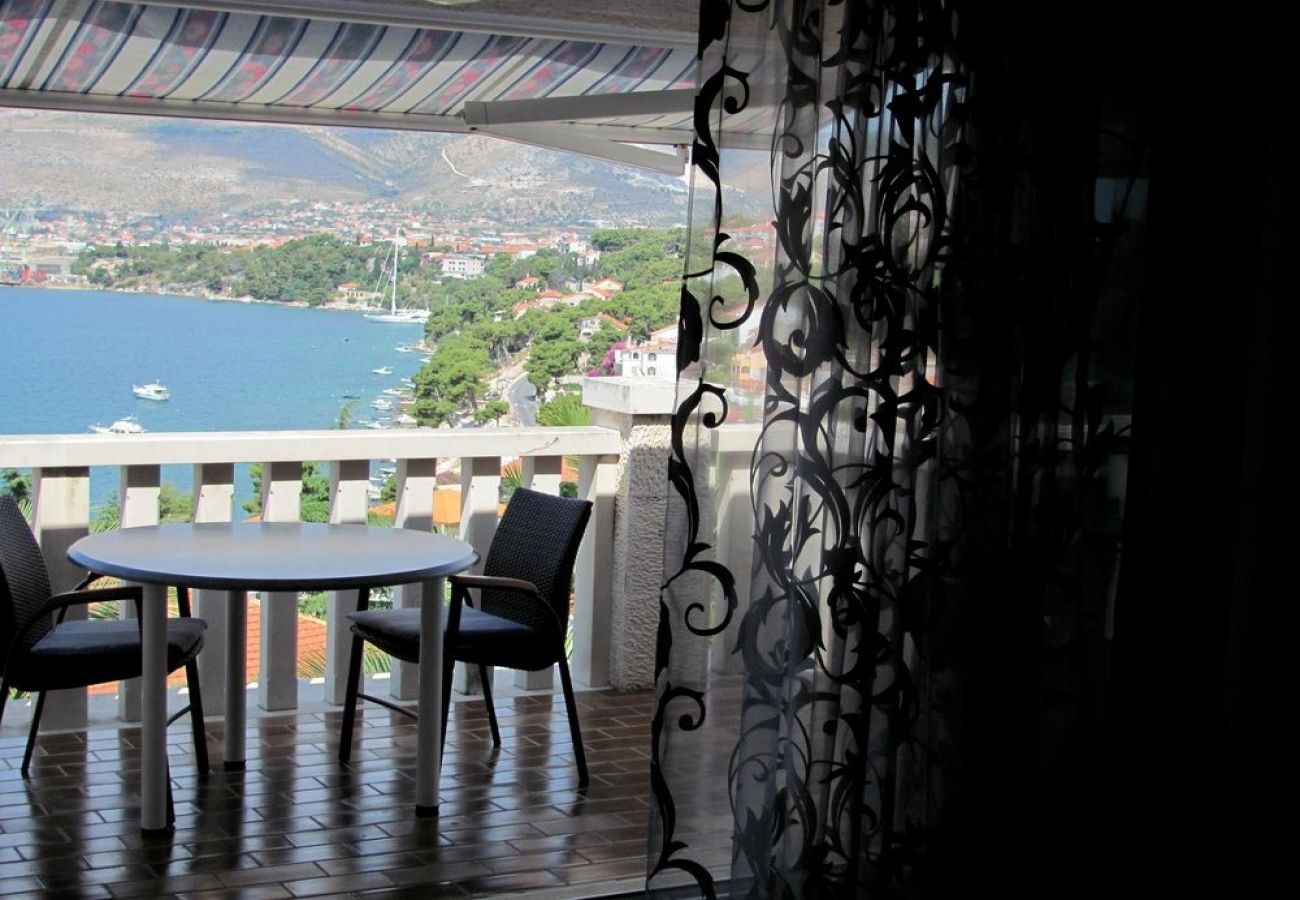 Ferienwohnung in Trogir - Ferienwohnung in Trogir mit Meerblick, Terrasse, Klimaanlage, W-LAN (4655-2)