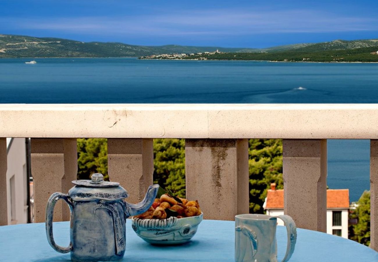 Ferienwohnung in Trogir - Ferienwohnung in Trogir mit Meerblick, Terrasse, Klimaanlage, W-LAN (4655-3)