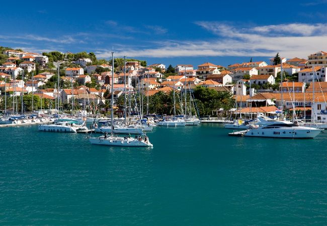 Zimmeranmietung in Trogir - Zimmer in Trogir mit Meerblick, Klimaanlage, W-LAN, Waschmaschine (4655-4) Zimmeranmietung in Trogir - Zimmer in Trogir mit Meerblick, Klimaanlage, W-LAN, Waschmaschine (4655-4)