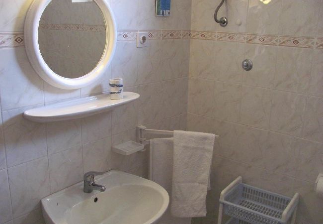 Zimmeranmietung in Trogir - Zimmer in Trogir mit Meerblick, Klimaanlage, W-LAN, Waschmaschine (4655-5) Zimmeranmietung in Trogir - Zimmer in Trogir mit Meerblick, Klimaanlage, W-LAN, Waschmaschine (4655-5)