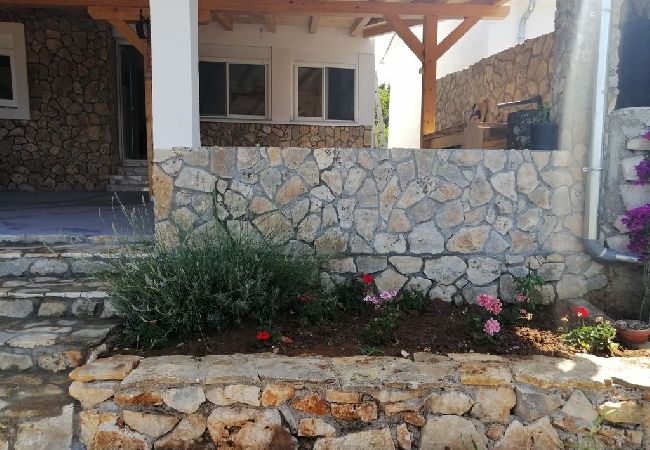 Ferienhaus in Pašman - Robinsonhaus in Pašman mit Meerblick, Terrasse, Klimaanlage, W-LAN (4654-1) Ferienhaus in Pašman - Robinsonhaus in Pašman mit Meerblick, Terrasse, Klimaanlage, W-LAN (4654-1)