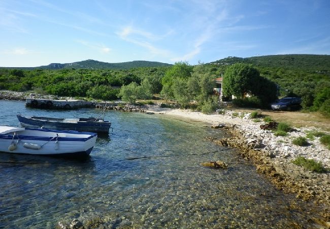 Ferienhaus in Pašman - Robinsonhaus in Pašman mit Meerblick, Terrasse, Klimaanlage, W-LAN (4654-1) Ferienhaus in Pašman - Robinsonhaus in Pašman mit Meerblick, Terrasse, Klimaanlage, W-LAN (4654-1)