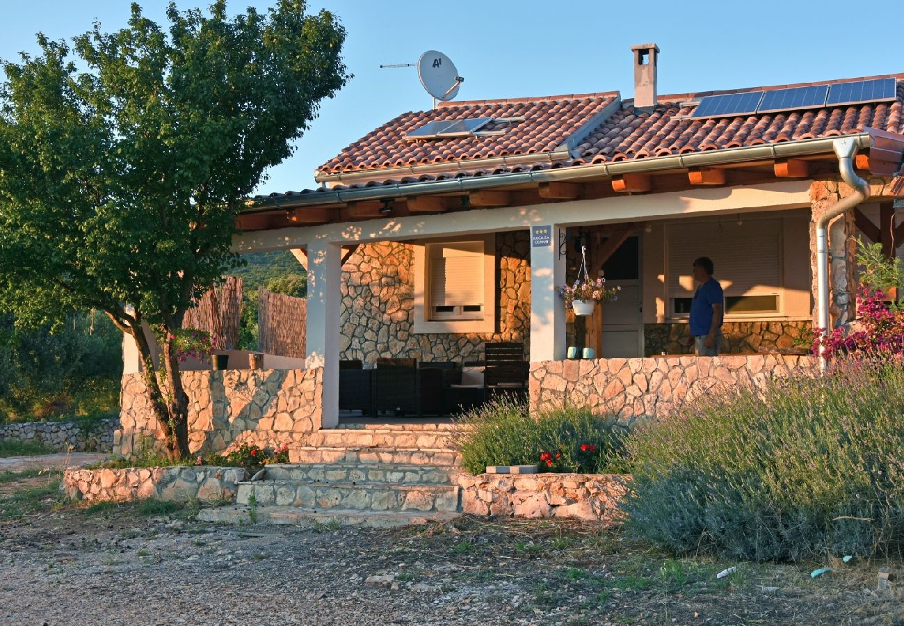 Ferienhaus in Pašman - Robinsonhaus in Pašman mit Meerblick, Terrasse, Klimaanlage, W-LAN (4654-1)