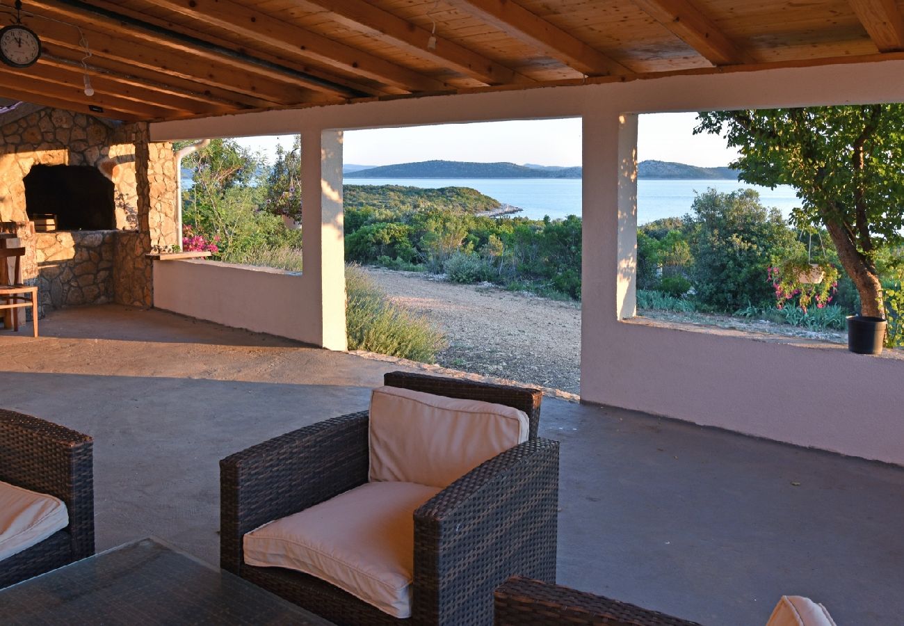 Ferienhaus in Pašman - Robinsonhaus in Pašman mit Meerblick, Terrasse, Klimaanlage, W-LAN (4654-1)