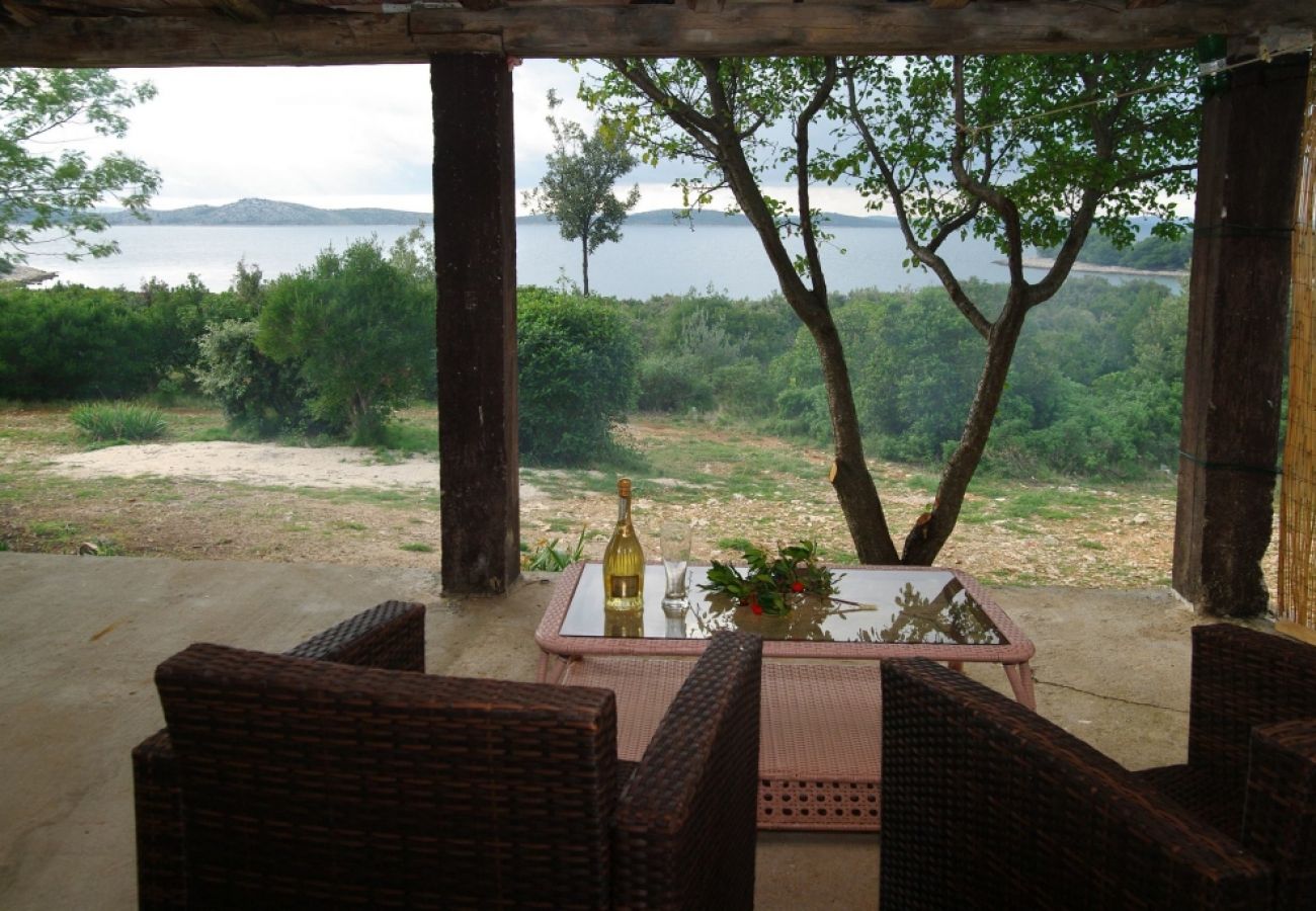 Ferienhaus in Pašman - Robinsonhaus in Pašman mit Meerblick, Terrasse, Klimaanlage, W-LAN (4654-1)