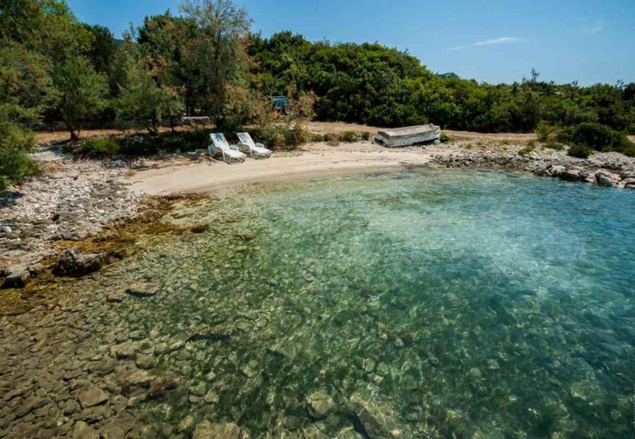 Ferienhaus in Pašman - Robinsonhaus in Pašman mit Meerblick, Terrasse, Klimaanlage, W-LAN (4654-1)