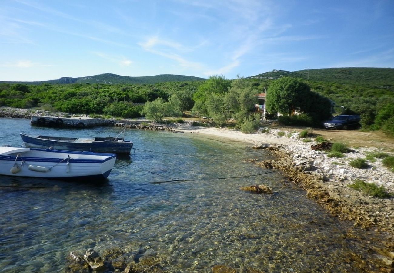 Ferienhaus in Pašman - Robinsonhaus in Pašman mit Meerblick, Terrasse, Klimaanlage, W-LAN (4654-1)