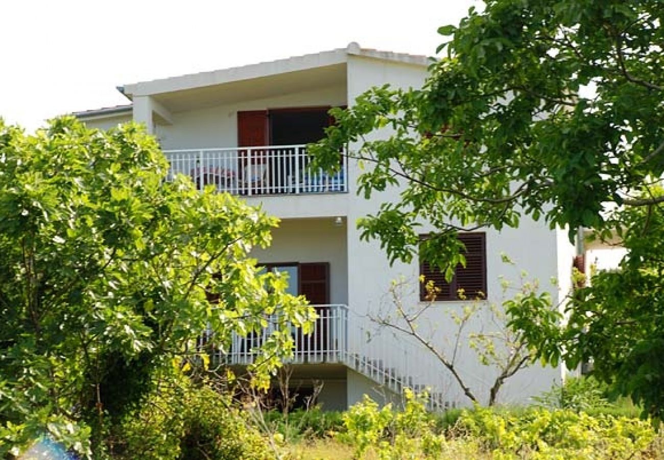 Ferienwohnung in Nevidane - Ferienwohnung in Neviđane mit Meerblick, Terrasse, Klimaanlage, W-LAN (4663-1)