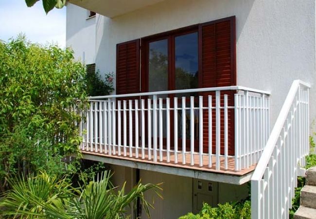 Ferienwohnung in Nevidane - Ferienwohnung in Neviđane mit Meerblick, Balkon, Klimaanlage, W-LAN (4663-3) Ferienwohnung in Nevidane - Ferienwohnung in Neviđane mit Meerblick, Balkon, Klimaanlage, W-LAN (4663-3)