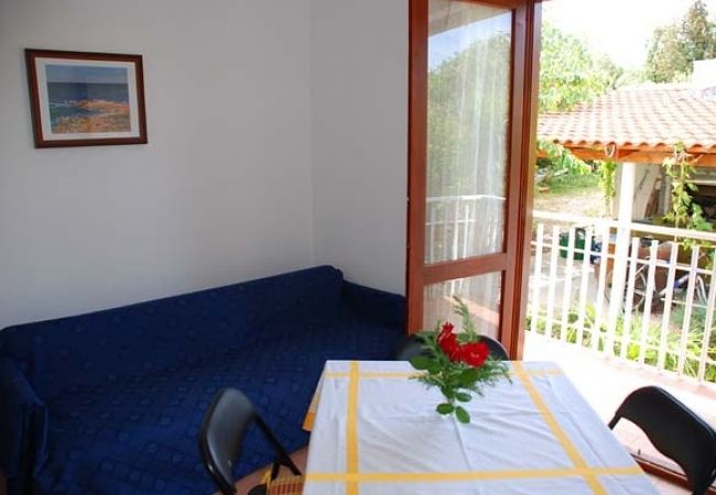 Ferienwohnung in Nevidane - Ferienwohnung in Neviđane mit Meerblick, Balkon, Klimaanlage, W-LAN (4663-3) Ferienwohnung in Nevidane - Ferienwohnung in Neviđane mit Meerblick, Balkon, Klimaanlage, W-LAN (4663-3)