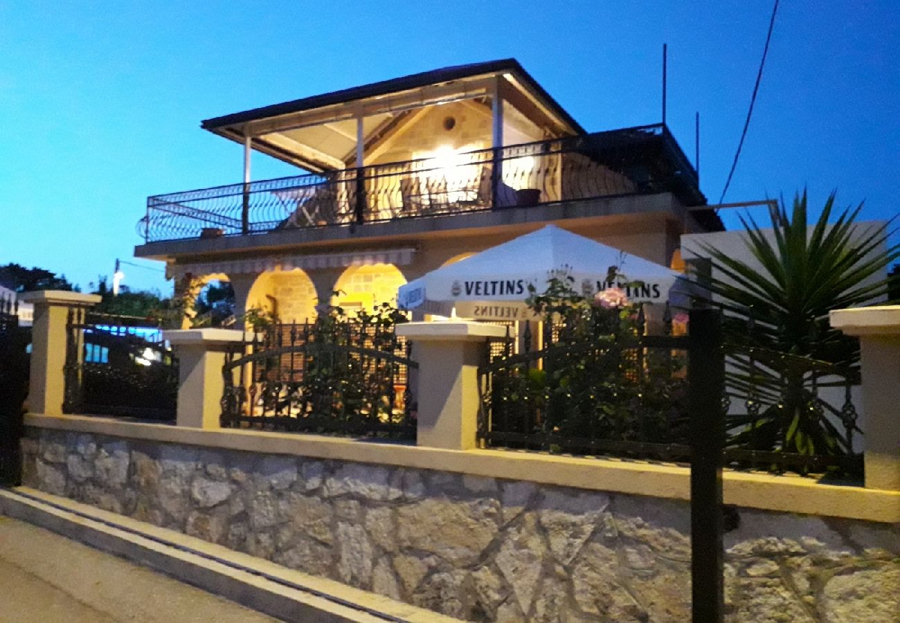 Ferienhaus in Ugljan - Ferienhaus in Ugljan mit Terrasse, Klimaanlage, W-LAN, Waschmaschine (4679-2)