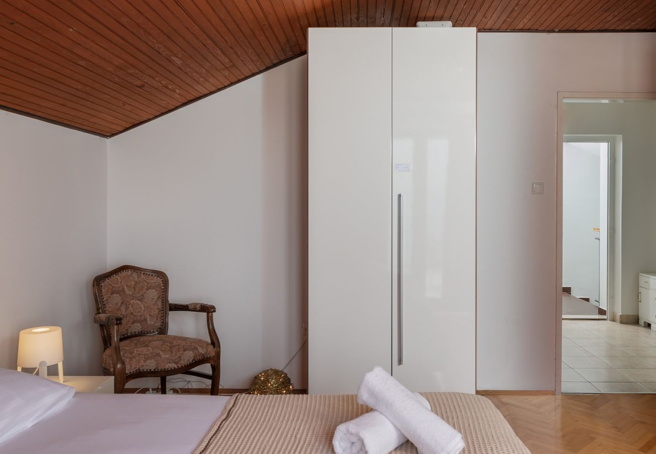 Ferienhaus in Icici - Ferienhaus in Ičići mit Meerblick, Balkon, Klimaanlage, W-LAN (4683-1)