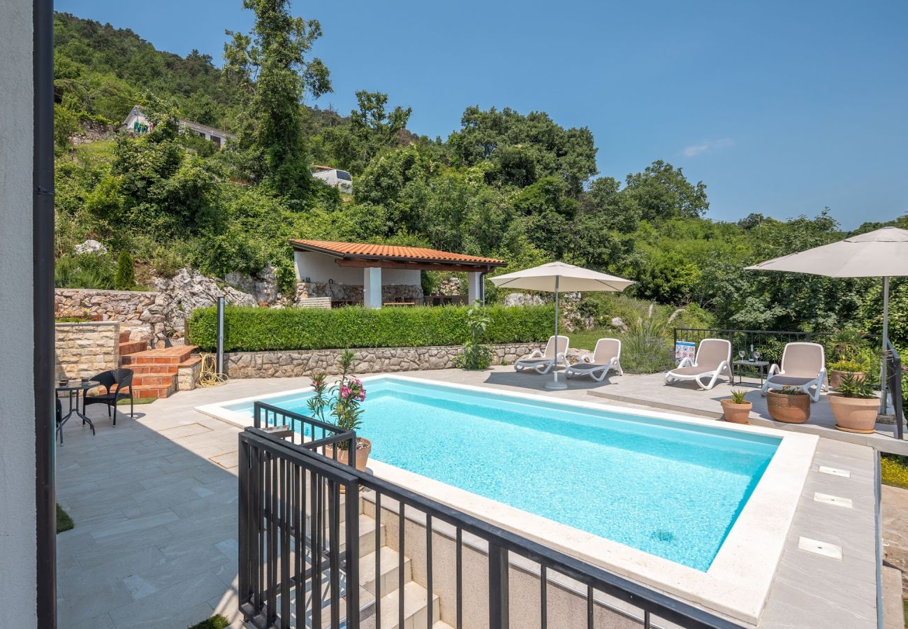 Ferienhaus in Icici - Ferienhaus in Ičići mit Meerblick, Balkon, Klimaanlage, W-LAN (4683-1)