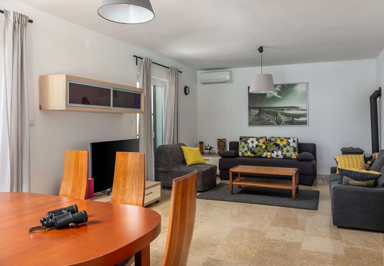 Ferienhaus in Icici - Ferienhaus in Ičići mit Meerblick, Balkon, Klimaanlage, W-LAN (4683-1)
