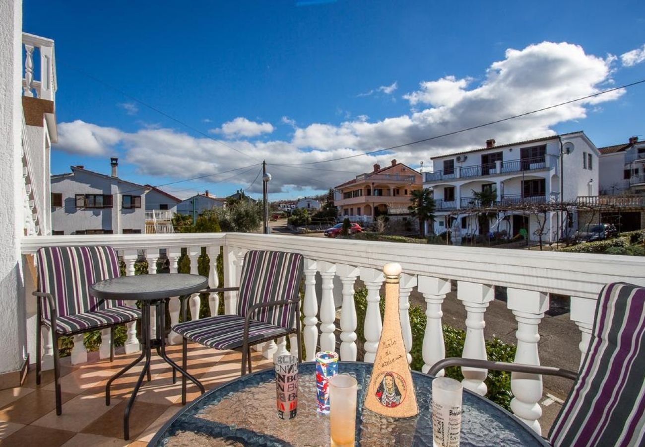 Ferienwohnung in Njivice - Ferienwohnung in Njivice mit Meerblick, Balkon, Klimaanlage, W-LAN (4687-1)