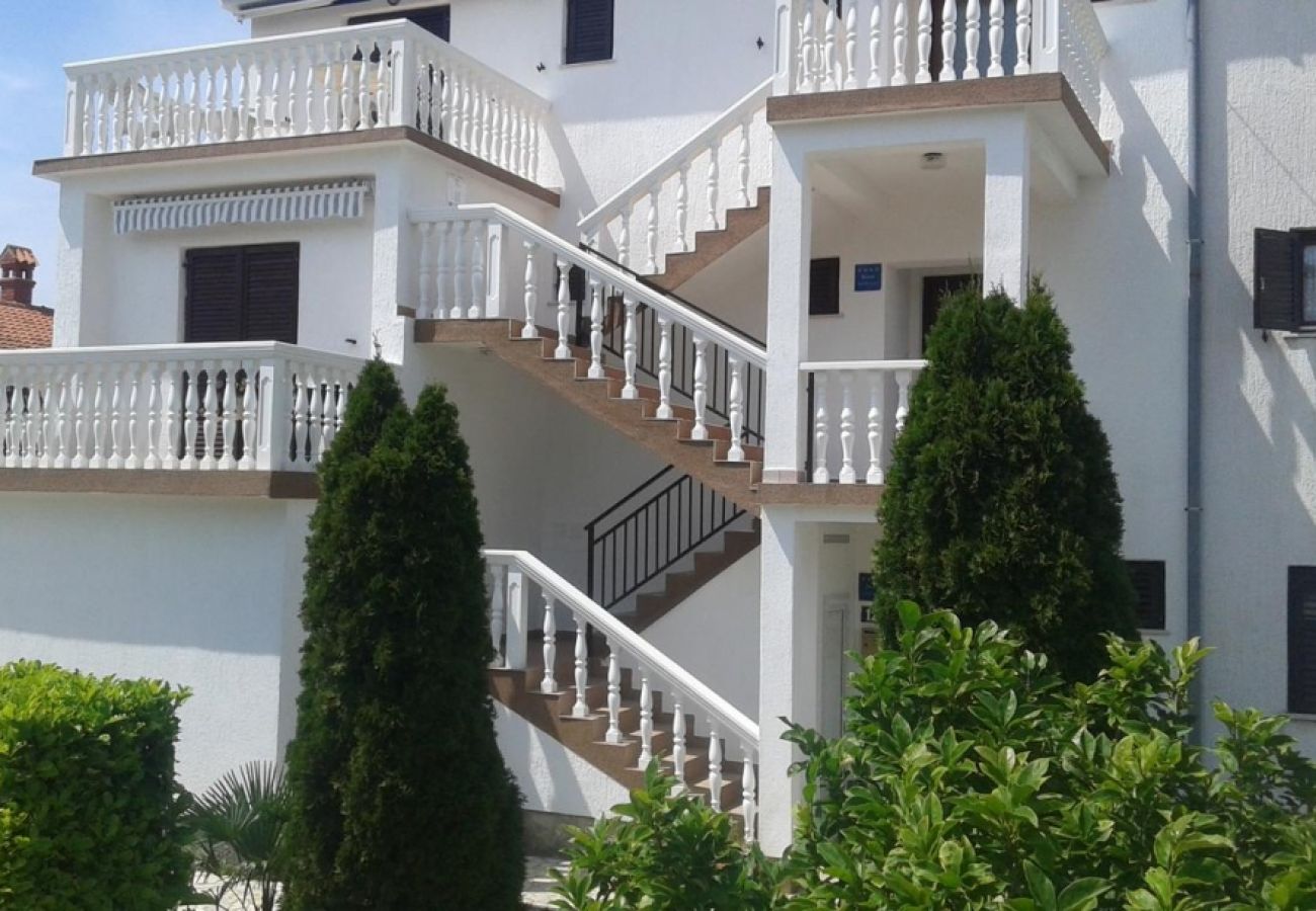 Ferienwohnung in Njivice - Ferienwohnung in Njivice mit Meerblick, Balkon, Klimaanlage, W-LAN (4687-1)