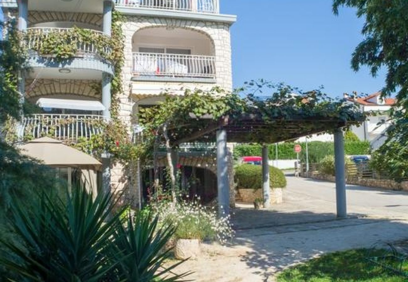 Ferienwohnung in Rovinj - Ferienwohnung in Rovinj mit Terrasse, Klimaanlage, W-LAN, Waschmaschine (4686-1)