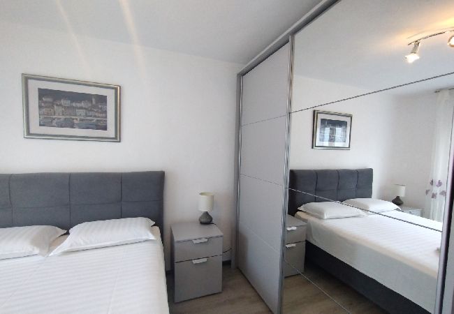 Ferienwohnung in Rovinj - Ferienwohnung in Rovinj mit Terrasse, Klimaanlage, W-LAN, Waschmaschine (4686-2) Ferienwohnung in Rovinj - Ferienwohnung in Rovinj mit Terrasse, Klimaanlage, W-LAN, Waschmaschine (4686-2)