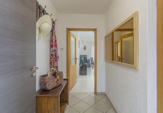 Ferienwohnung in Rovinj - Ferienwohnung in Rovinj mit Terrasse, Klimaanlage, W-LAN, Waschmaschine (4686-2) Ferienwohnung in Rovinj - Ferienwohnung in Rovinj mit Terrasse, Klimaanlage, W-LAN, Waschmaschine (4686-2)