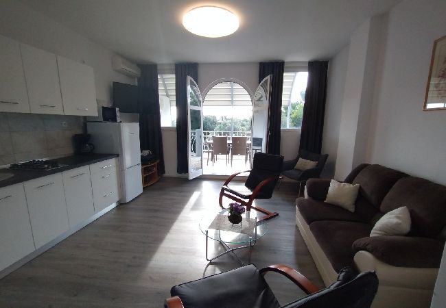 Ferienwohnung in Rovinj - Ferienwohnung in Rovinj mit Terrasse, Klimaanlage, W-LAN, Waschmaschine (4686-3) Ferienwohnung in Rovinj - Ferienwohnung in Rovinj mit Terrasse, Klimaanlage, W-LAN, Waschmaschine (4686-3)