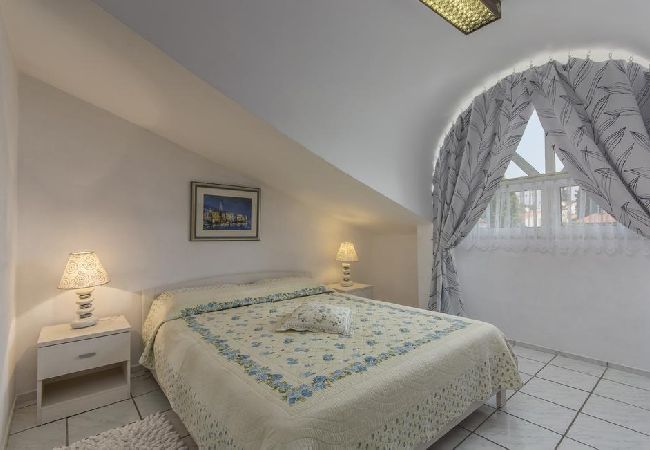 Ferienwohnung in Rovinj - Ferienwohnung in Rovinj mit Terrasse, Klimaanlage, W-LAN, Waschmaschine (4686-3) Ferienwohnung in Rovinj - Ferienwohnung in Rovinj mit Terrasse, Klimaanlage, W-LAN, Waschmaschine (4686-3)