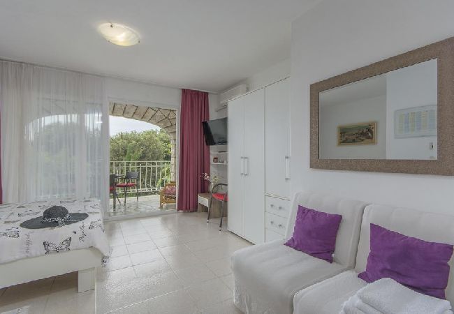 Studio in Rovinj - Studioapartment in Rovinj mit Terrasse, Klimaanlage, W-LAN, Waschmaschine (4686-5) Studio in Rovinj - Studioapartment in Rovinj mit Terrasse, Klimaanlage, W-LAN, Waschmaschine (4686-5)
