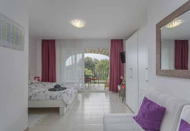 Studio in Rovinj - Studioapartment in Rovinj mit Terrasse, Klimaanlage, W-LAN, Waschmaschine (4686-5) Studio in Rovinj - Studioapartment in Rovinj mit Terrasse, Klimaanlage, W-LAN, Waschmaschine (4686-5)