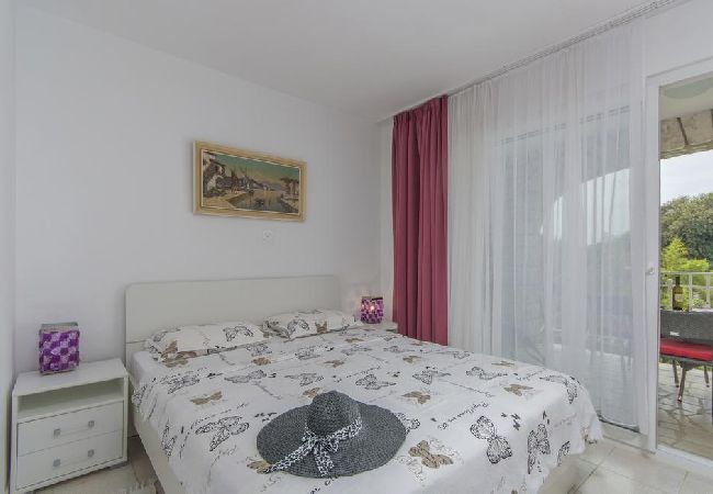 Studio in Rovinj - Studioapartment in Rovinj mit Terrasse, Klimaanlage, W-LAN, Waschmaschine (4686-5) Studio in Rovinj - Studioapartment in Rovinj mit Terrasse, Klimaanlage, W-LAN, Waschmaschine (4686-5)