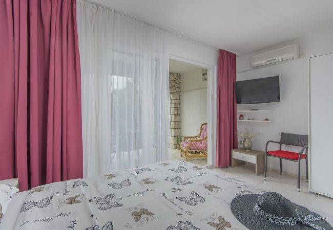 Studio in Rovinj - Studioapartment in Rovinj mit Terrasse, Klimaanlage, W-LAN, Waschmaschine (4686-5) Studio in Rovinj - Studioapartment in Rovinj mit Terrasse, Klimaanlage, W-LAN, Waschmaschine (4686-5)