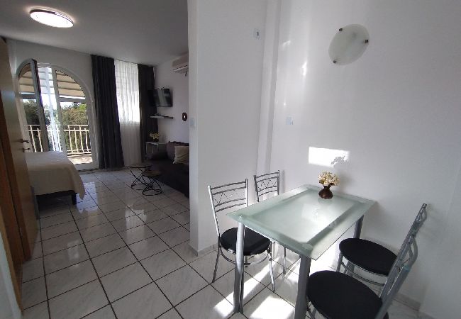 Studio in Rovinj - Studioapartment in Rovinj mit Meerblick, Terrasse, Klimaanlage, W-LAN (4686-6) Studio in Rovinj - Studioapartment in Rovinj mit Meerblick, Terrasse, Klimaanlage, W-LAN (4686-6)