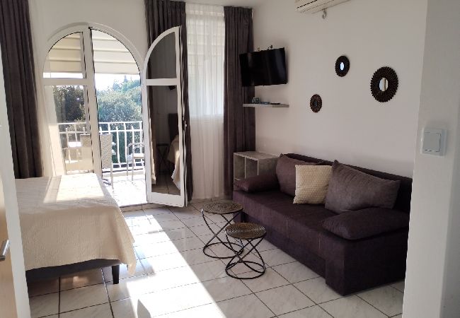 Studio in Rovinj - Studioapartment in Rovinj mit Meerblick, Terrasse, Klimaanlage, W-LAN (4686-6) Studio in Rovinj - Studioapartment in Rovinj mit Meerblick, Terrasse, Klimaanlage, W-LAN (4686-6)