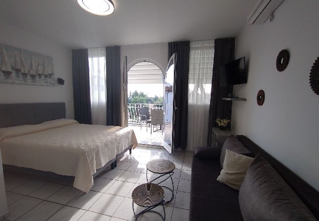 Studio in Rovinj - Studioapartment in Rovinj mit Meerblick, Terrasse, Klimaanlage, W-LAN (4686-6) Studio in Rovinj - Studioapartment in Rovinj mit Meerblick, Terrasse, Klimaanlage, W-LAN (4686-6)