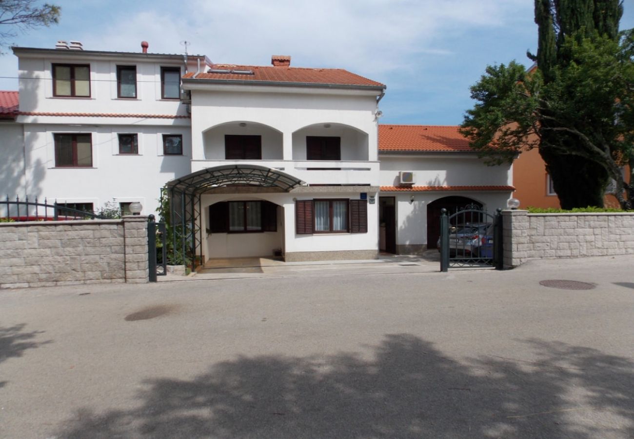 Ferienwohnung in Malinska - Ferienwohnung in Malinska mit Terrasse, W-LAN, Waschmaschine (4690-4)