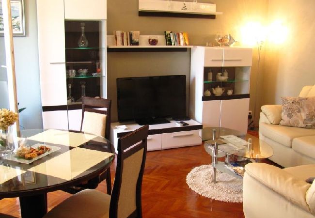 Ferienwohnung in Korcula - Ferienwohnung in Korčula mit Meerblick, Terrasse, Klimaanlage, W-LAN (4695-1) Ferienwohnung in Korcula - Ferienwohnung in Korčula mit Meerblick, Terrasse, Klimaanlage, W-LAN (4695-1)