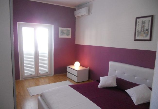 Ferienwohnung in Korcula - Ferienwohnung in Korčula mit Meerblick, Terrasse, Klimaanlage, W-LAN (4695-1) Ferienwohnung in Korcula - Ferienwohnung in Korčula mit Meerblick, Terrasse, Klimaanlage, W-LAN (4695-1)