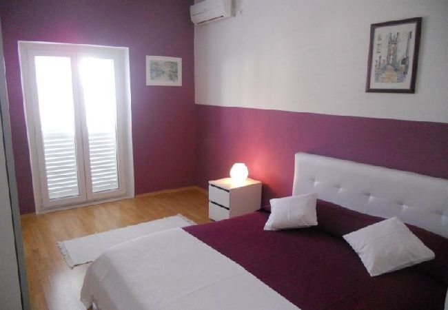 Ferienwohnung in Korcula - Ferienwohnung in Korčula mit Meerblick, Terrasse, Klimaanlage, W-LAN (4695-1) Ferienwohnung in Korcula - Ferienwohnung in Korčula mit Meerblick, Terrasse, Klimaanlage, W-LAN (4695-1)