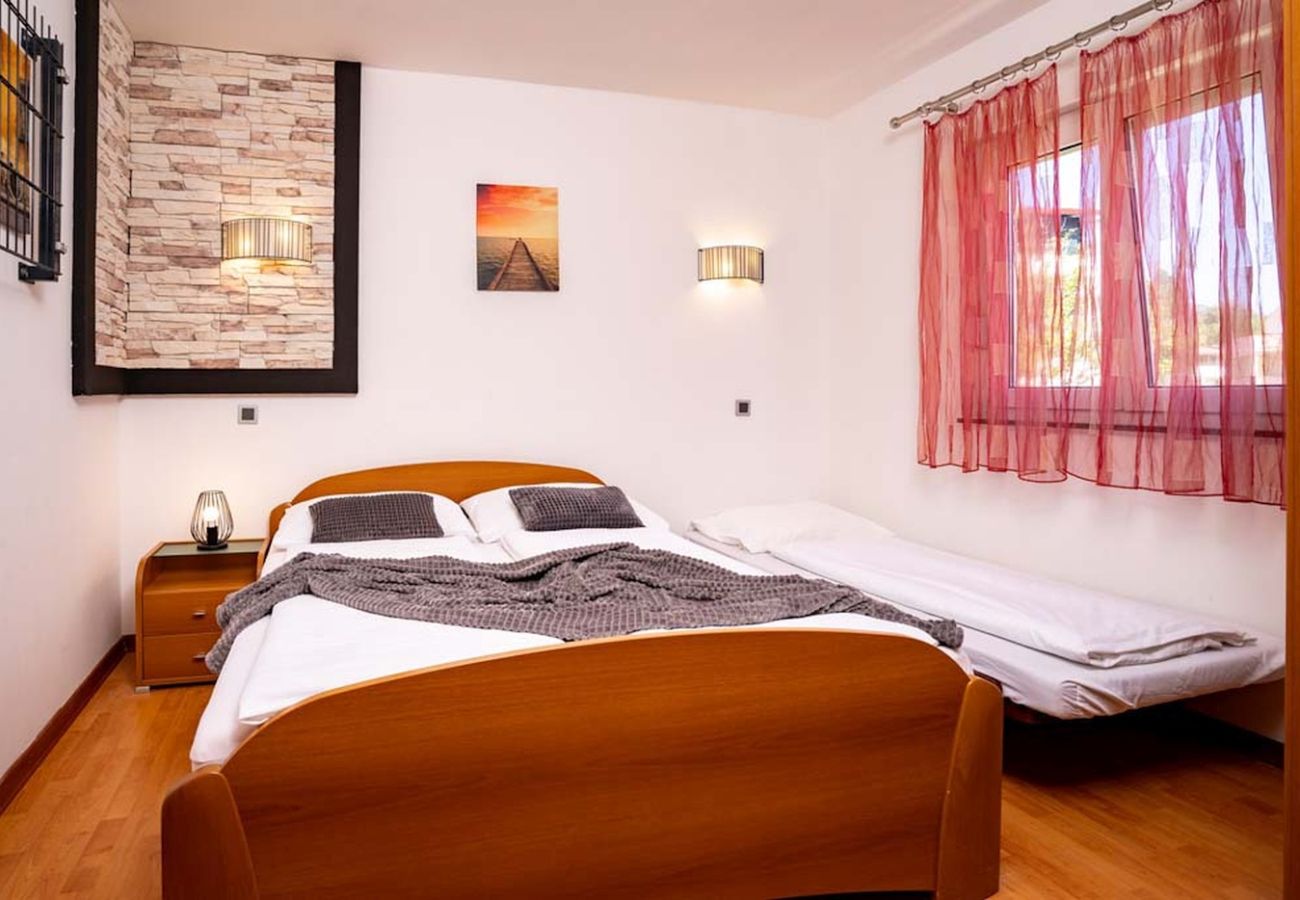 Ferienwohnung in Lopar - Ferienwohnung in Lopar mit Balkon, Klimaanlage, W-LAN (4738-2)