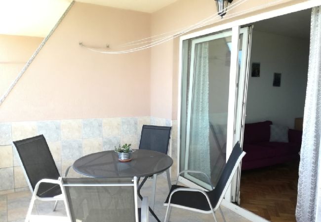 Ferienwohnung in Split - Ferienwohnung in Split mit Meerblick, Terrasse, Klimaanlage, W-LAN (4749-1) Ferienwohnung in Split - Ferienwohnung in Split mit Meerblick, Terrasse, Klimaanlage, W-LAN (4749-1)