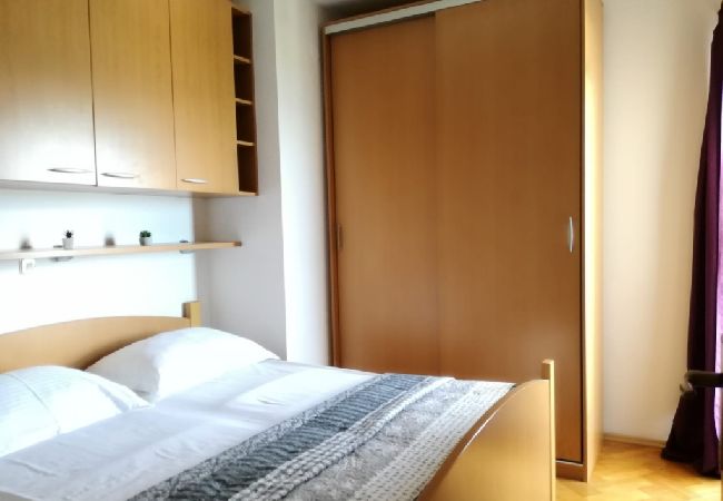 Ferienwohnung in Split - Ferienwohnung in Split mit Meerblick, Terrasse, Klimaanlage, W-LAN (4749-1) Ferienwohnung in Split - Ferienwohnung in Split mit Meerblick, Terrasse, Klimaanlage, W-LAN (4749-1)