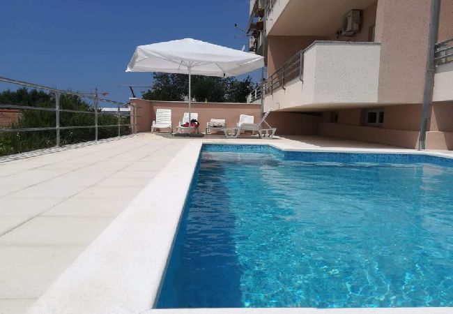 Ferienwohnung in Split - Ferienwohnung in Split mit Meerblick, Terrasse, Klimaanlage, W-LAN (4749-1) Ferienwohnung in Split - Ferienwohnung in Split mit Meerblick, Terrasse, Klimaanlage, W-LAN (4749-1)