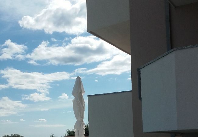 Ferienwohnung in Split - Ferienwohnung in Split mit Meerblick, Terrasse, Klimaanlage, W-LAN (4749-1) Ferienwohnung in Split - Ferienwohnung in Split mit Meerblick, Terrasse, Klimaanlage, W-LAN (4749-1)