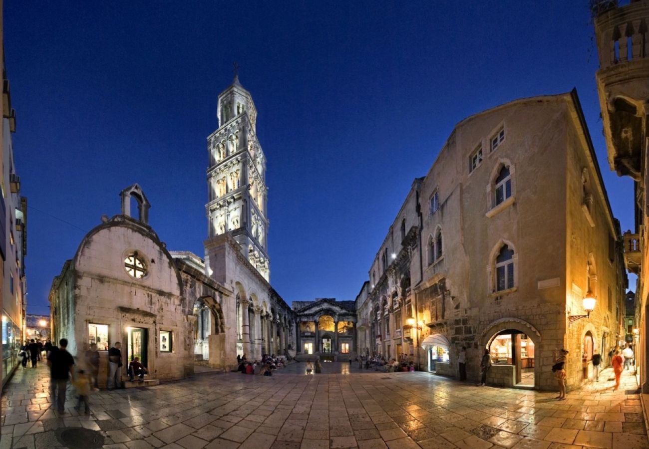 Ferienwohnung in Split - Ferienwohnung in Split mit Meerblick, Terrasse, Klimaanlage, W-LAN (4749-1)